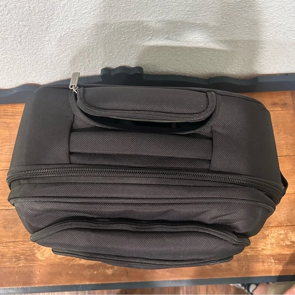 CODi Mobile Lite Wheeled Case -‎ 15.4”
